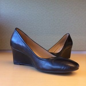 Black leather Antonio Melani wedges wedge heels